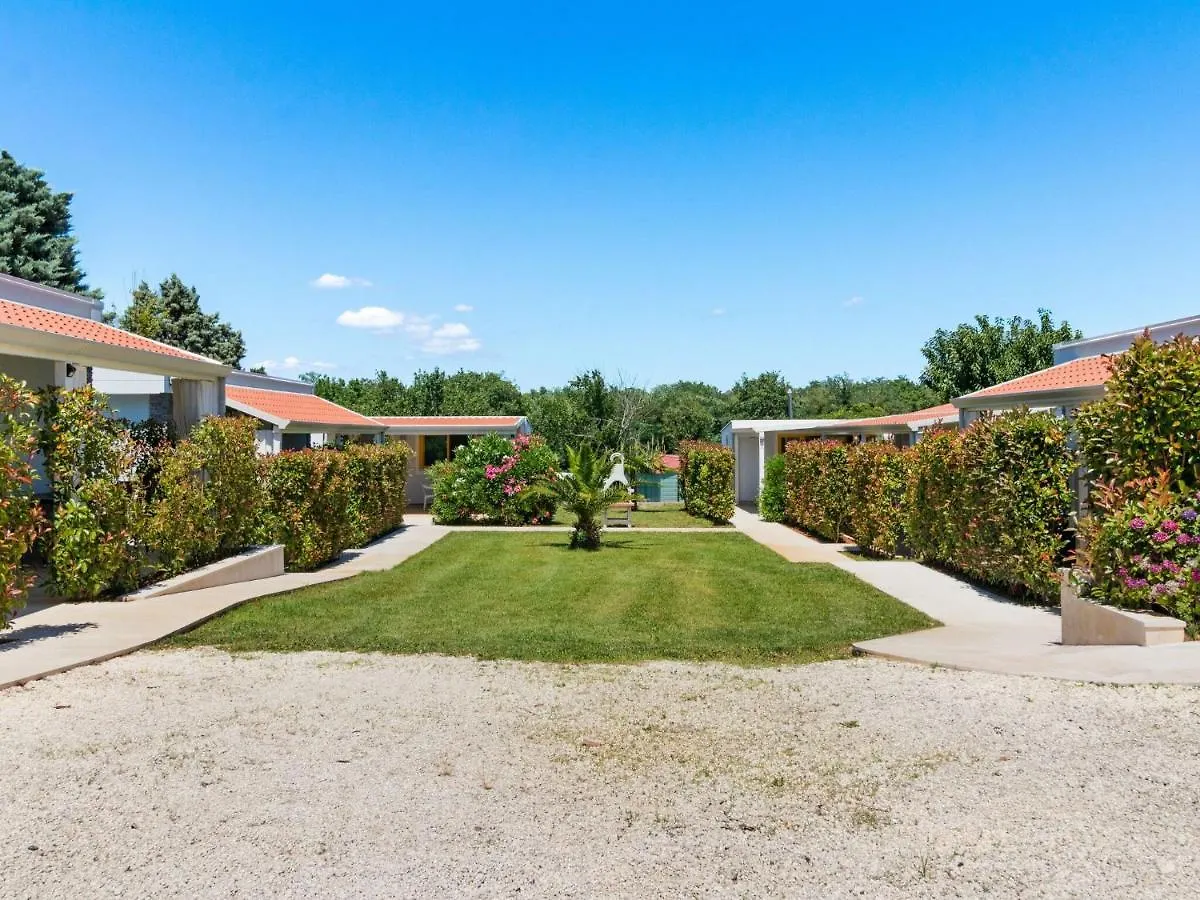 Refreshing Holiday Home In Banjole With Swimming Pool