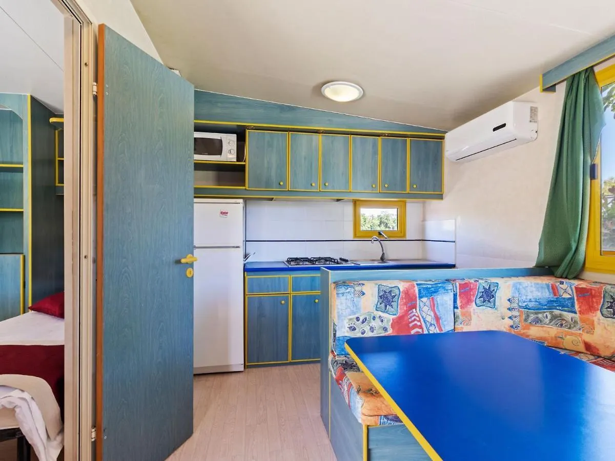 Refreshing Holiday Home In Banjole With Swimming Pool 0*,