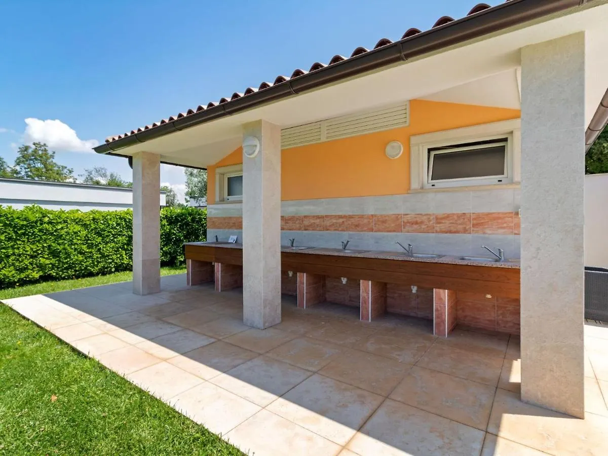 Refreshing Holiday Home In Banjole With Swimming Pool