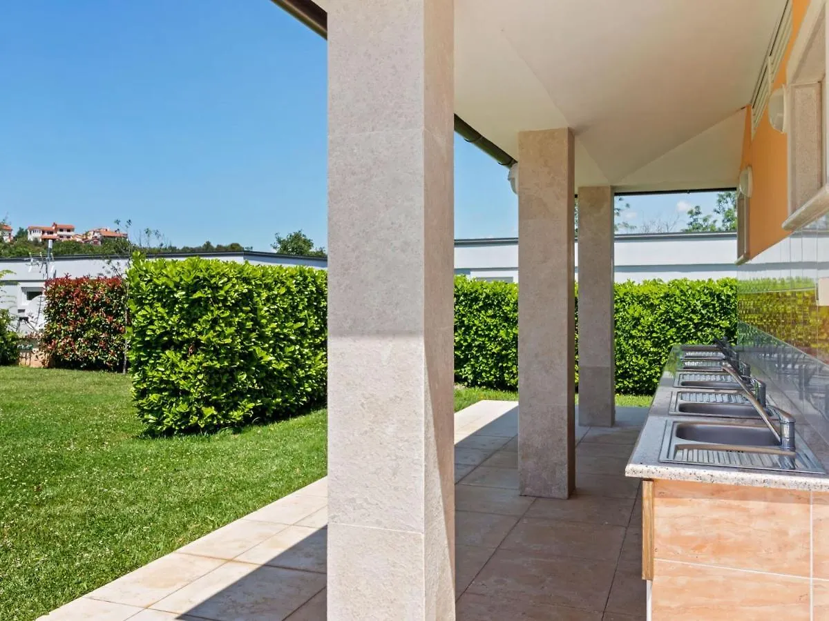Refreshing Holiday Home In Banjole With Swimming Pool