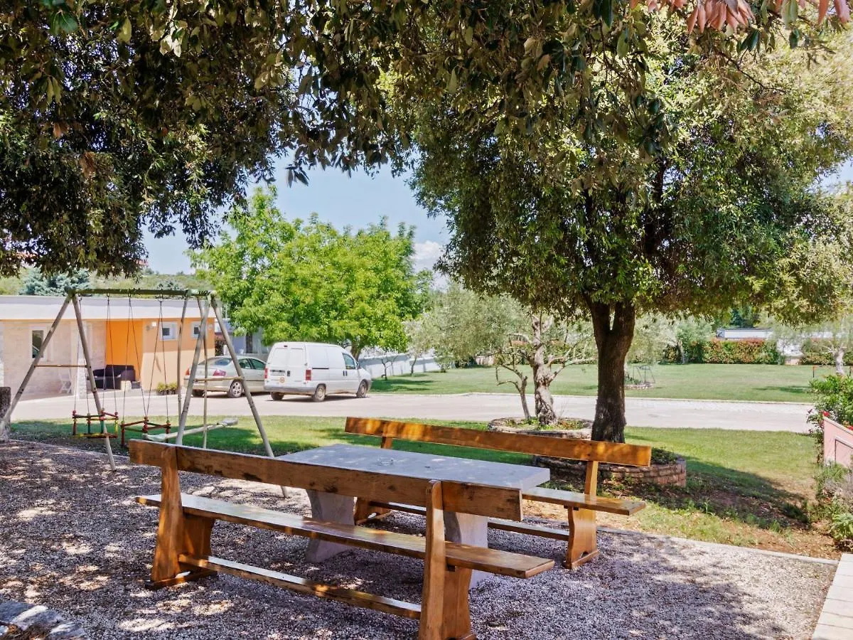 Refreshing Holiday Home In Banjole With Swimming Pool