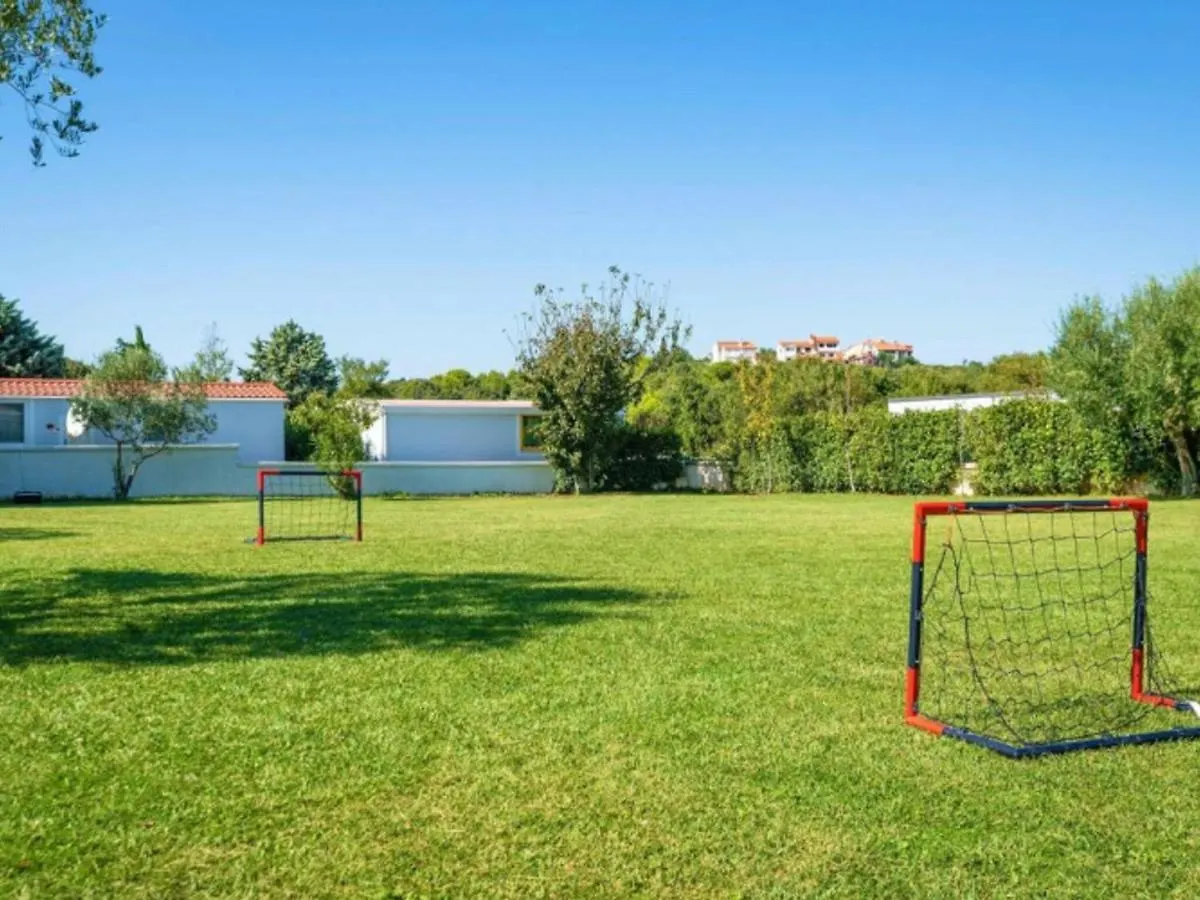 Refreshing Holiday Home In Banjole With Swimming Pool